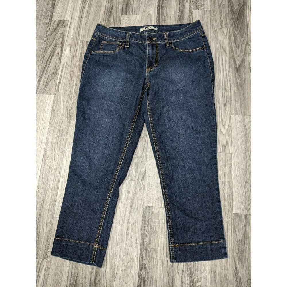 17/21 Exclusive Women Blue Buttoned Pockets Embroidered Crop Denim Jeans Size 6